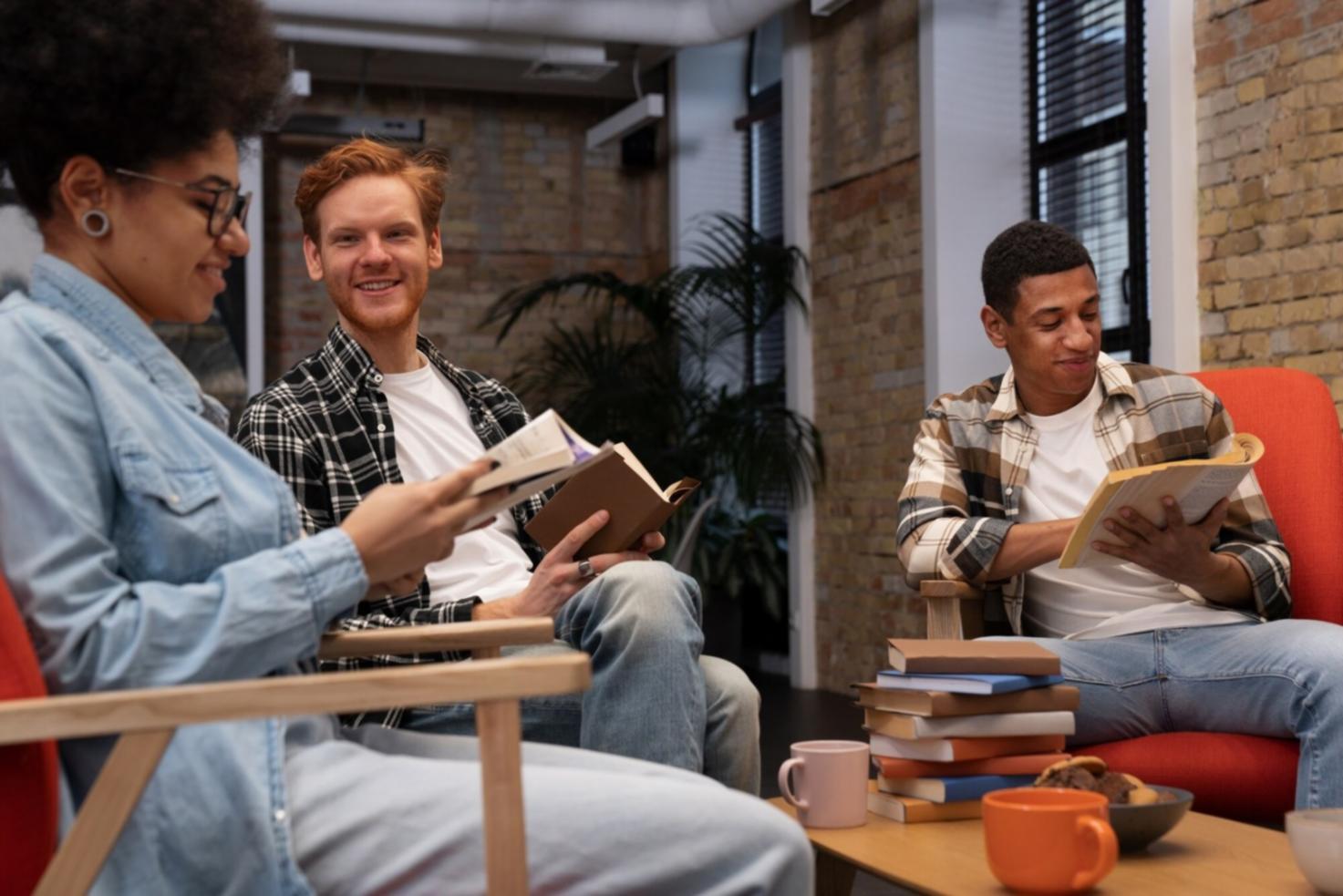 Interaktive Gruppenarbeit während eines Finanzworkshops